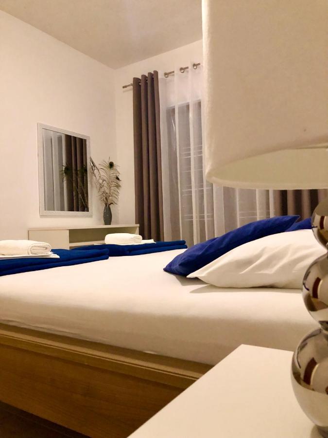 Hotel B&B Chamberlain Милна Екстериор снимка