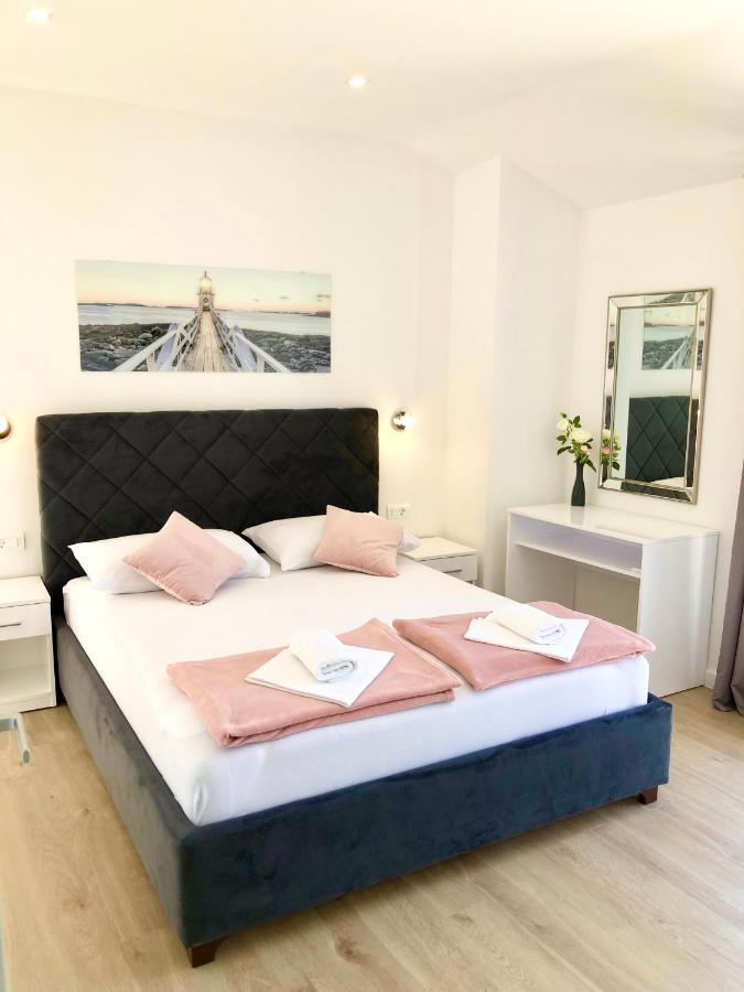 Hotel B&B Chamberlain Милна Екстериор снимка