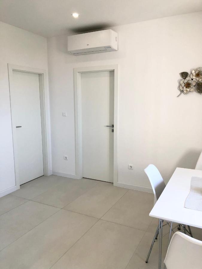 Hotel B&B Chamberlain Милна Екстериор снимка