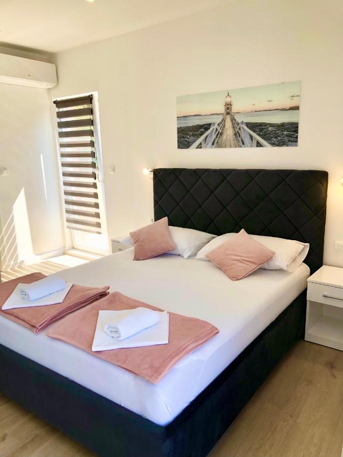 Hotel B&B Chamberlain Милна Екстериор снимка