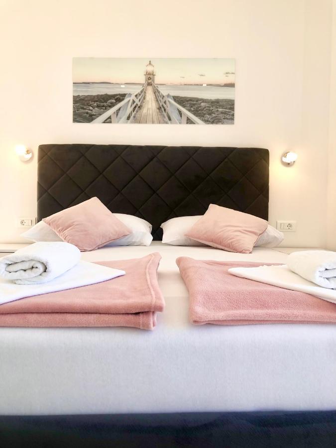 Hotel B&B Chamberlain Милна Екстериор снимка