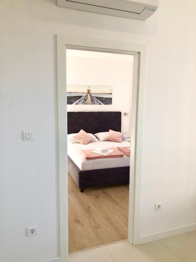 Hotel B&B Chamberlain Милна Екстериор снимка
