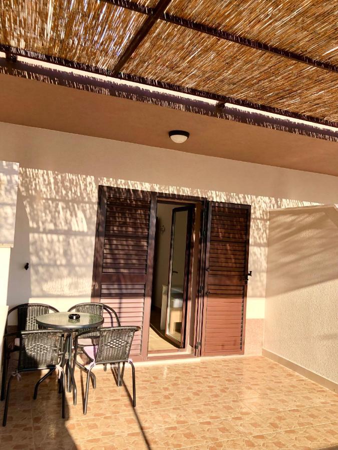 Hotel B&B Chamberlain Милна Екстериор снимка