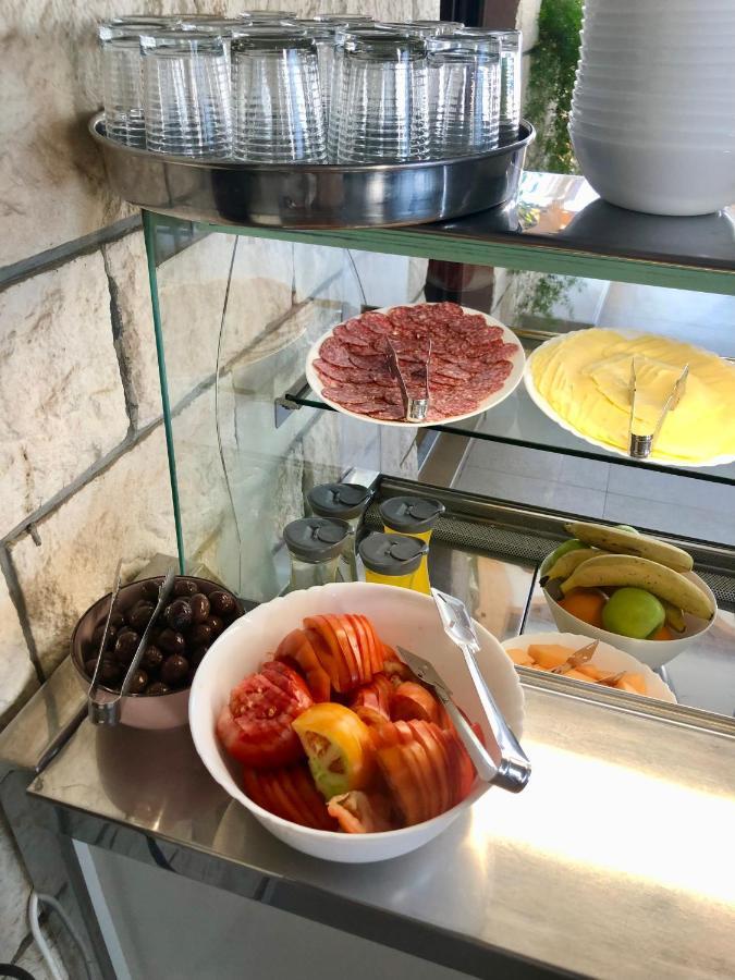 Hotel B&B Chamberlain Милна Екстериор снимка
