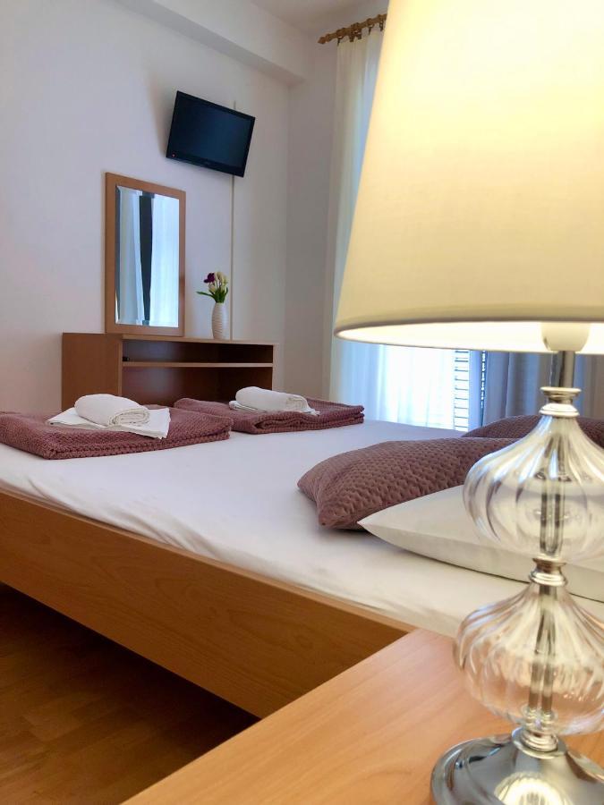 Hotel B&B Chamberlain Милна Екстериор снимка