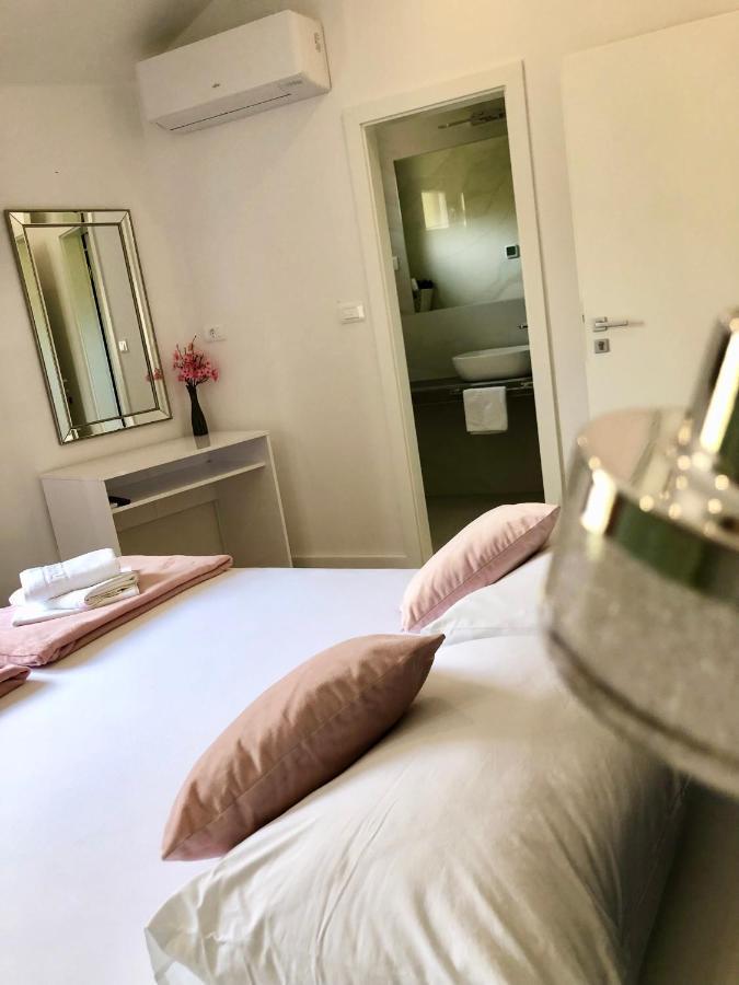 Hotel B&B Chamberlain Милна Екстериор снимка